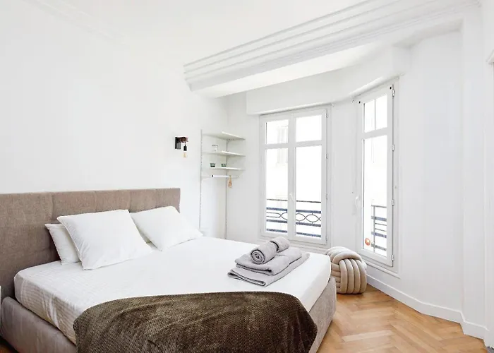 Luxury View On Arc Of Triumph Párizs
