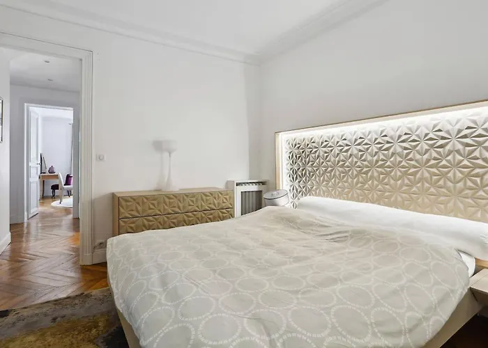 Luxury - Arc De Triomphe 1 *